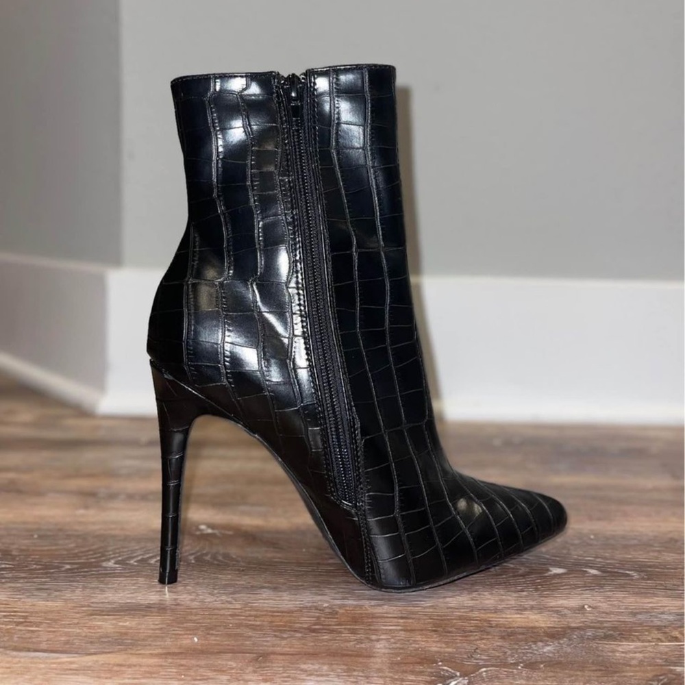 Croc Booties - Black - Size 8 Women’s